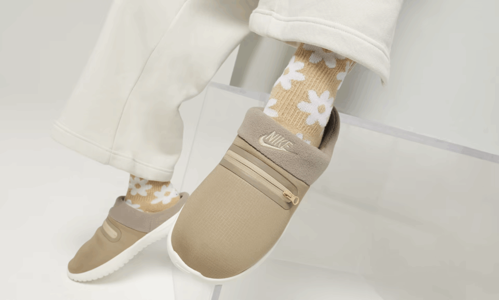 실내에서 착용한 나이키버로우 슬리퍼형 슈즈